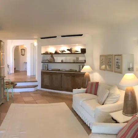 Villa Juniper View, *